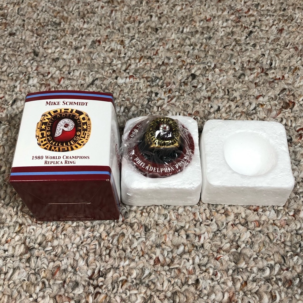 Philadelphia Phillies 1980 World Champions Replica Ring 1980 Phillies Yearbook